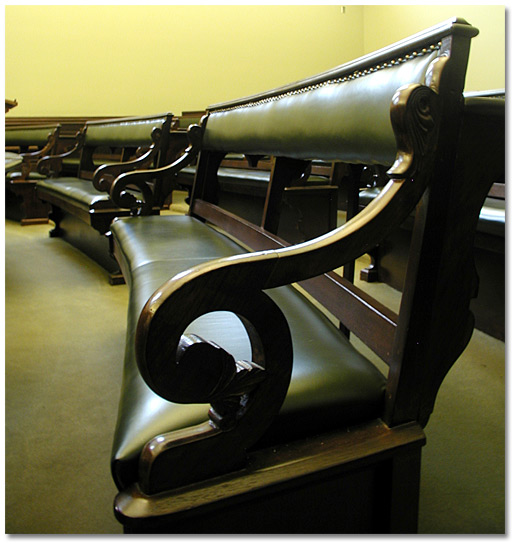 Photographie : Détail de la salle d’audience 4 (appelée anciennement salle du Banc de la Reine), Osgoode Hall, 2006