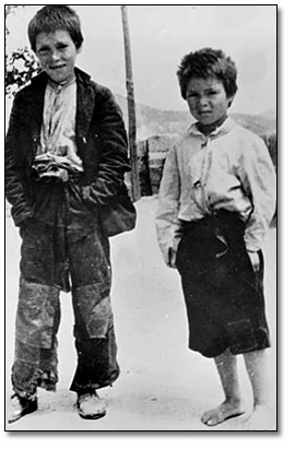 Photo: Two unidentified boys during the Spanish Civil War, [between 1936 and 1939]