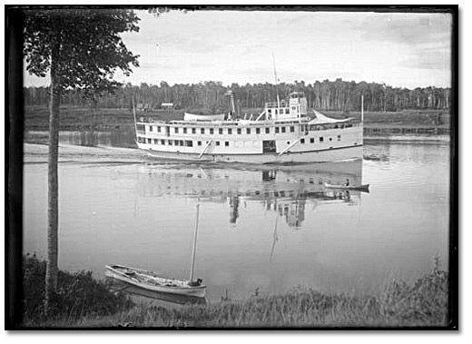 Photographie : Bateau à vapeur, nord de l'Ontario [190?]