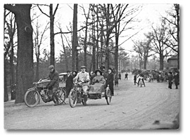 Photographie : Motocyclistes et sidecar, High Park, Toronto, 1904