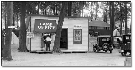 Photographie : Bureau, camp de tourisme, Midland, [vers 1915]