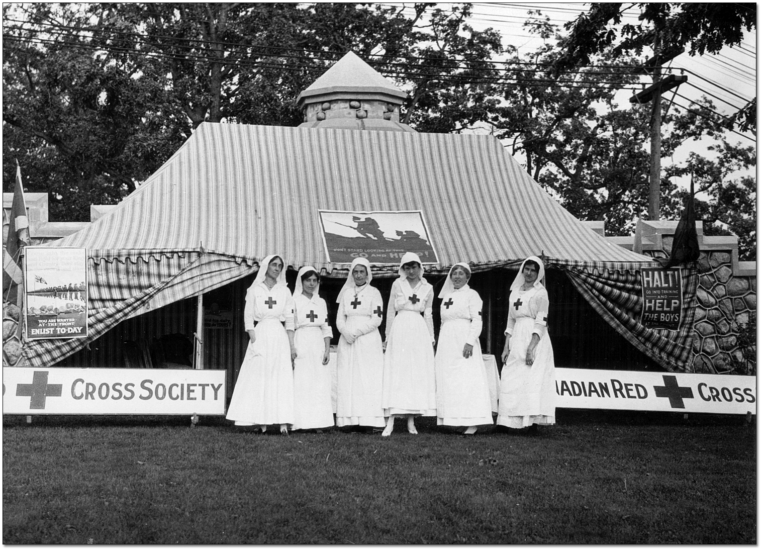 Nurses at the Red Cross tent, Casa Loma, Toronto, Ontario, 1915