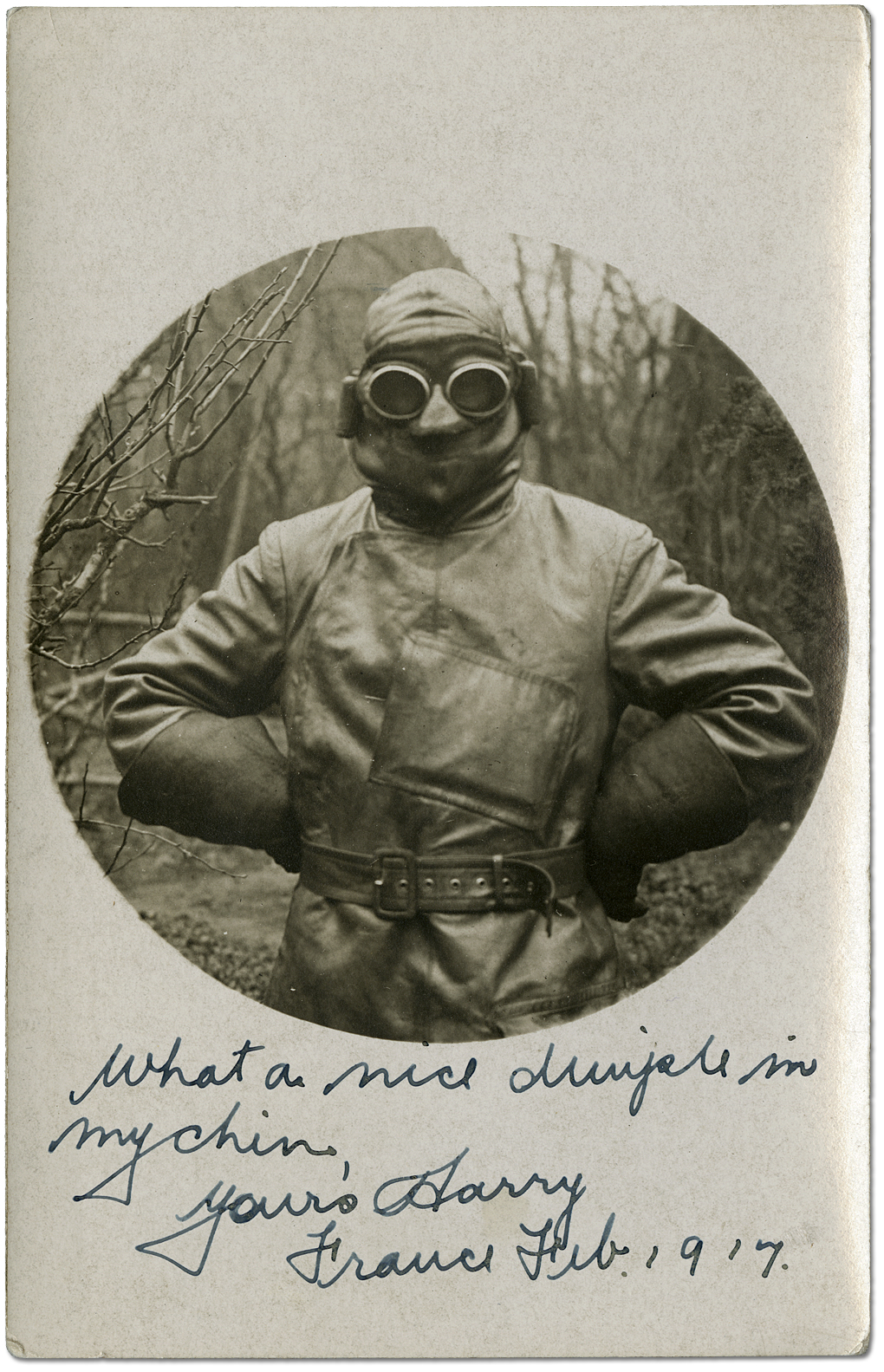 Portrait de Harry Mason en France, portant son uniforme de pilote, “ready to take the air,” février 1917