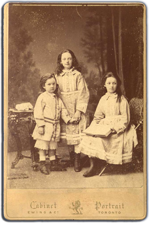 George, Margaret et Catherine Brown, vers 1874