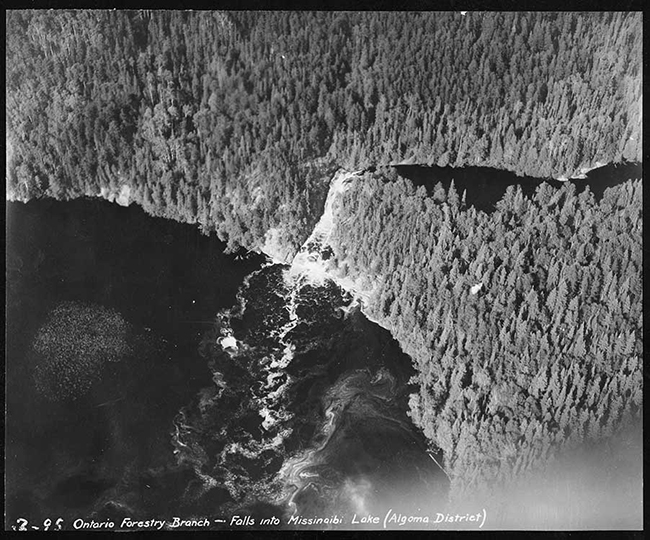 Chutes se jetant dans le lac Missinaibi [192?]