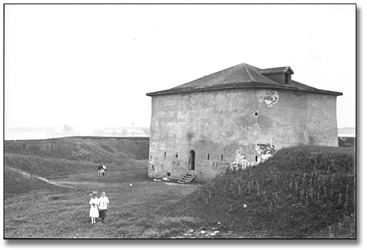Photographie : Martello Tower at Fort Mississauga, Niagara-on-the-Lake, 1915