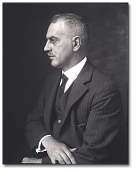 Photo : M. O. Hammond portrait by Newton MacTavish, août 1923 Photographie : M. O. Hammond portrait by Newton MacTavish, août 1923