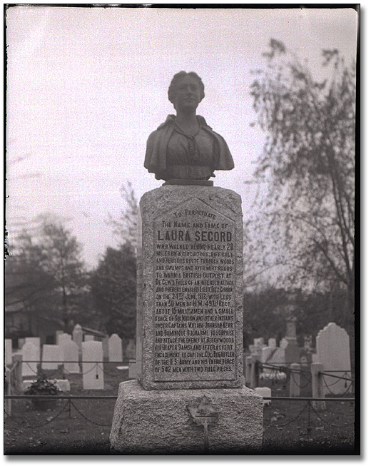 Photo: Laura Secord monument, Niagara Falls, October, 1923