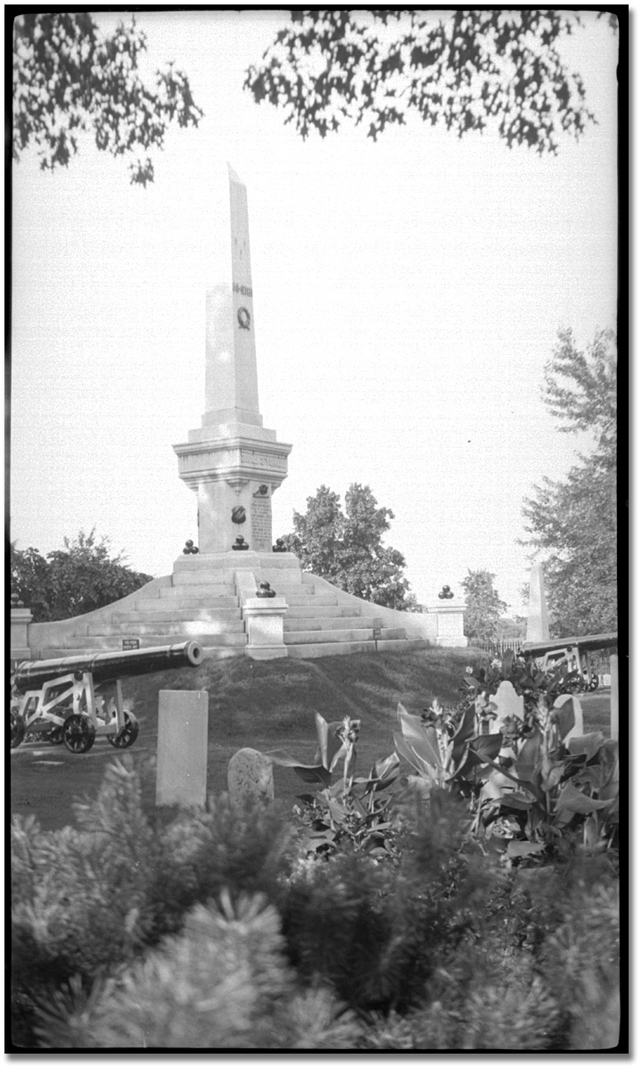 Photo: Lundy's Lane monument, August 1925