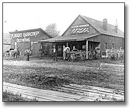 Photographie : Machinery and farm equipment shop, Eastern Ontario, [entre 1895 et 1910]