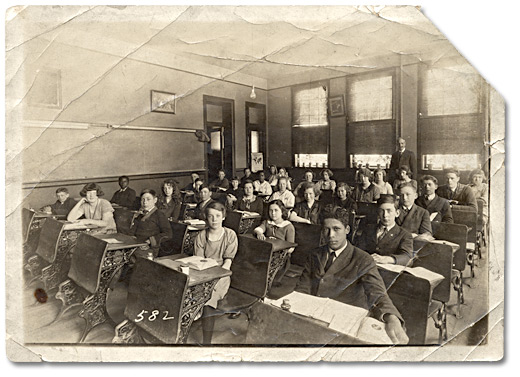 Photographie : Groupe d'élèves, comprenant Jesse Henderson, Wilfred Simpson et Florence Kirtty, [entre 1910 et 1930]