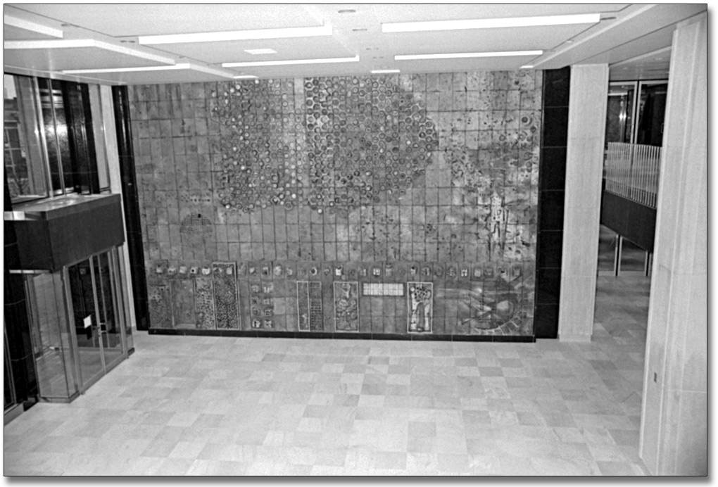 Photographie : Installation de l'oeuvre de Jordi Bonet, The End of Time, [La fin des temps], 1968