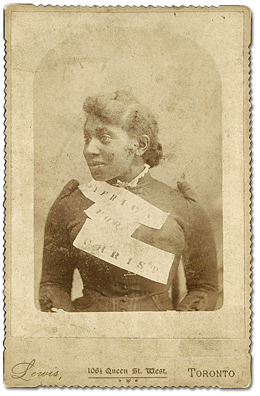 Photographie : Mary Branton avec la bannière « Africa for Christ », Toronto, [vers 1890s]