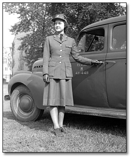 Photograhie : Member of the Canadian Women's Army Corps (C.W.A.C.), Trinity Barracks, [vers 1945]