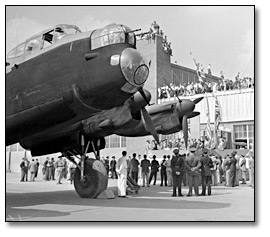 Photographie : Ceremonies for Avro-Lancaster bomber, Natinoal Steel Car, 1942