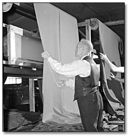Photographie : Tip Top Tailor making uniforms (2)