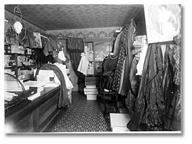 Photographie : Mademoiselle Annie Swan, couturière; 85, rue King Ouest, Cobourg, 1910