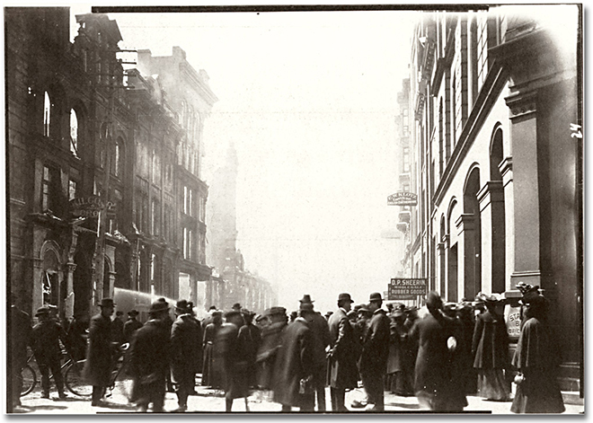 Photographie : Looking West along Wellington from Jordan St., Toronto, [1904]