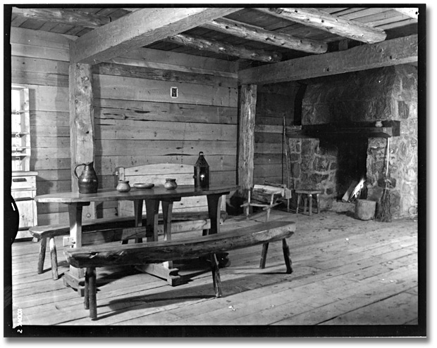 Photographie : Intérieur de la résidence, Sainte-Marie-au-pays-des-Hurons, 1968