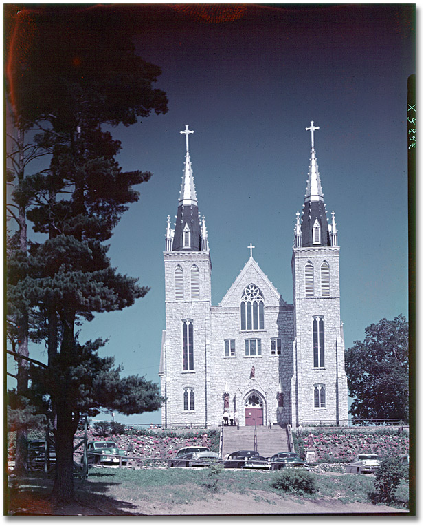 Photographie : Le sanctuaire des martyrs, 1953
