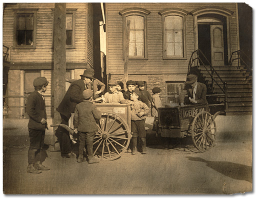 Photographie : Vente de crème glacée « insalubre », [vers 1905]