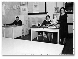 Photographie : Personnel de bureau d’une clinique sanitaire, Ontario, 1931