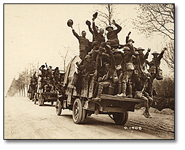 Photo: Victorious Canadians celebrating after fighting on Vimy Ridge, [ca. 1918]