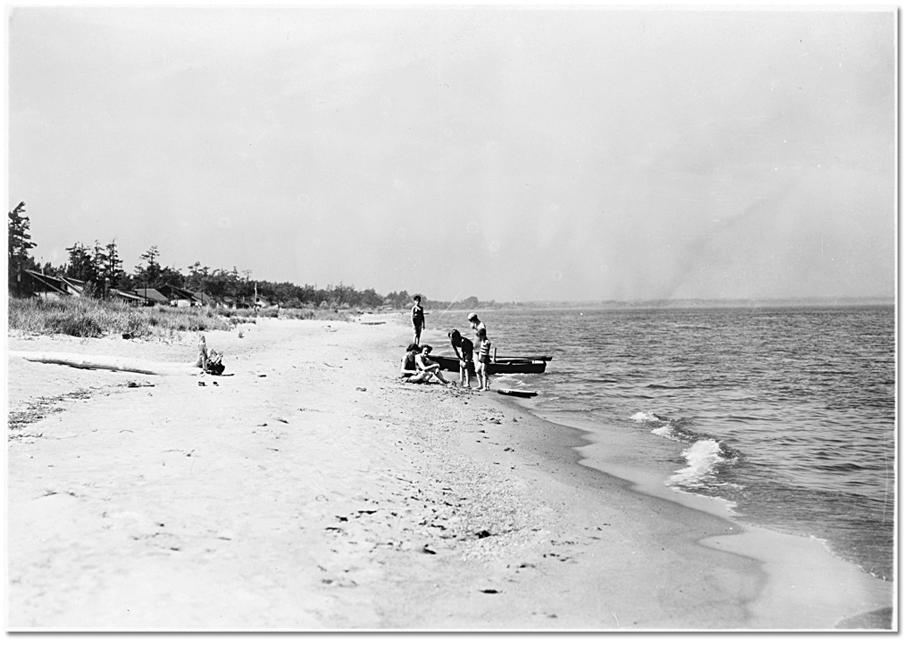 Photographie : Plage au parc Rondeau, [vers 1925]