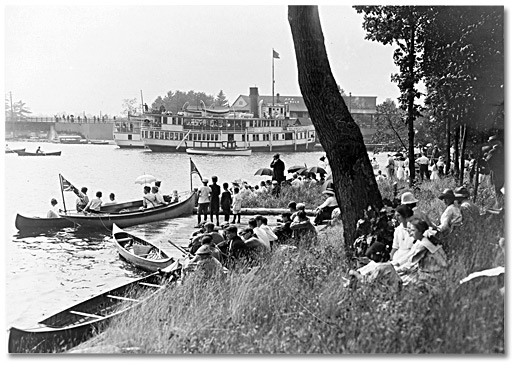 Photographie : Régate de canots à Bala, Muskoka, 1913