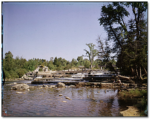 Photographie : Vue des chutes Sauble, parc provincial Sauble Beach, péninsule Bruce, 1960