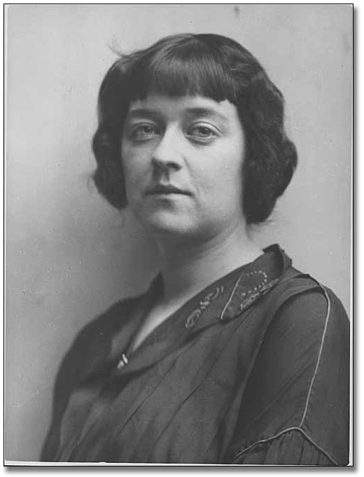 Photo: Dorothy Stevens (Mrs. R. de Bruno Austin), 1930