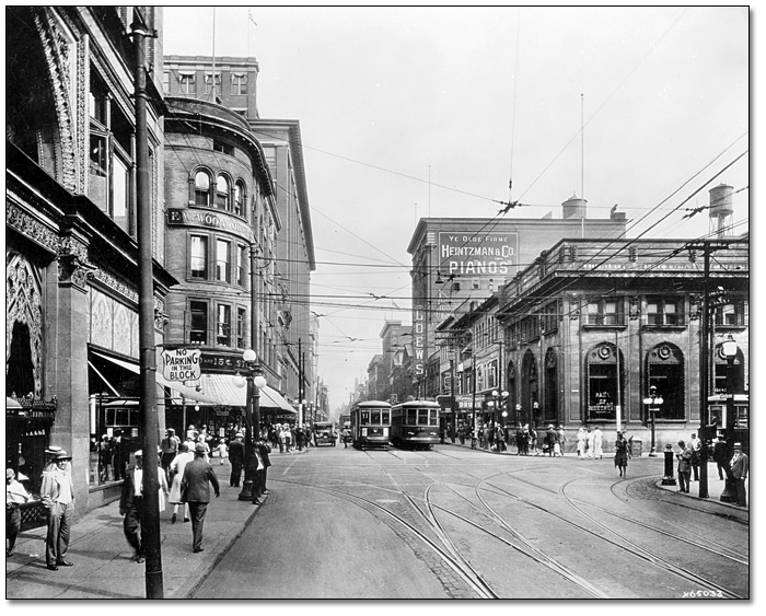 Les rues Queen et Yonge [vers 1920]
