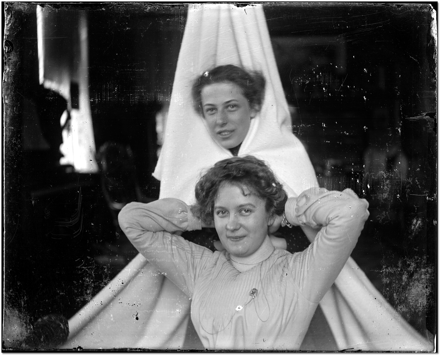 Two unidentified young women, [between 1898 and 1920]