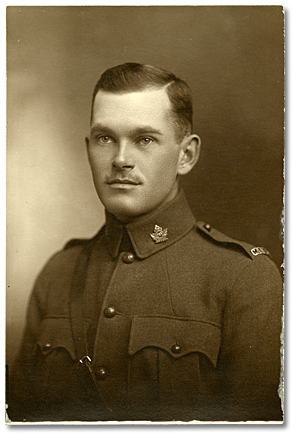 Harry Mason en uniforme militaire, [vers 1914-1917]