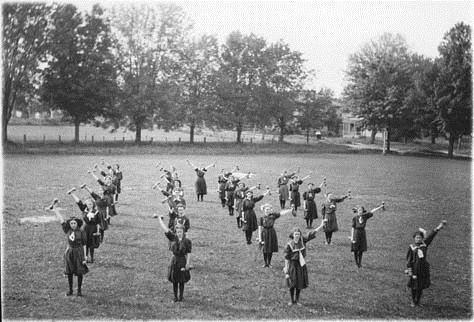 Cours de callisthénie au Picton Collegiate, [vers 1910] 