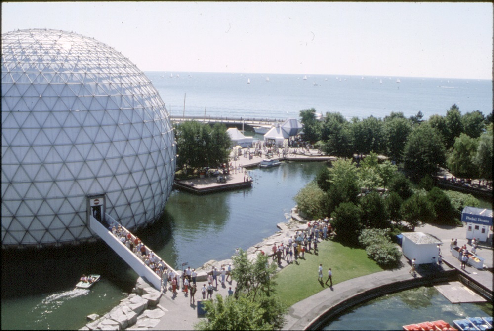 La Cinésphère de la Place de l'Ontario, Toronto 